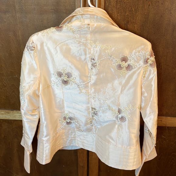 Beautiful Miniye embroidered jacket. - Picture 5 of 6